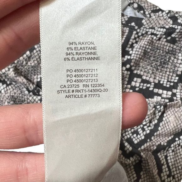 Aritzia shirt Babaton Crop Tee in Snake Print size XS - Picture 4 of 7